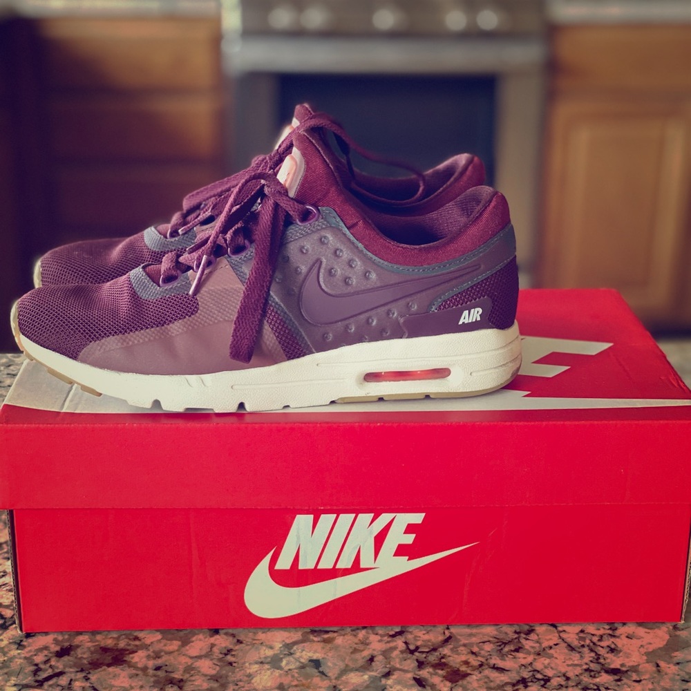Nike Women’s Maroon Air Max Zero
